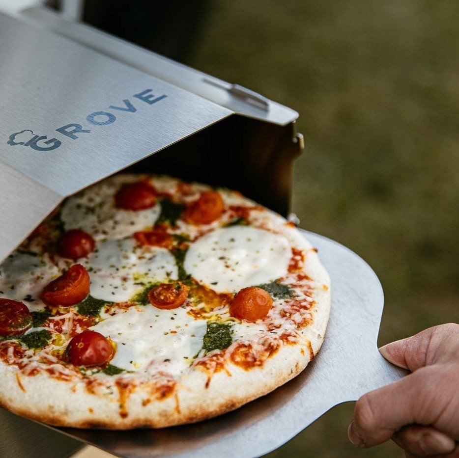 Ambientefoto:
Horst der multifunktionale Campingofen mit Pizza auf dem Pizzaschieber