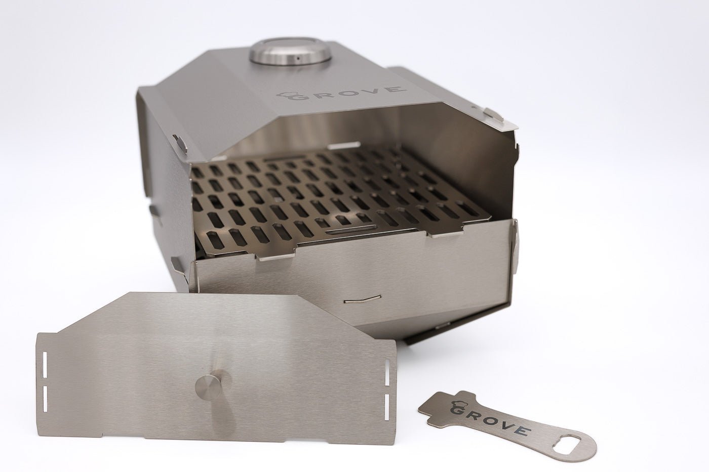 Produktfoto:
Horst der multifunktionale Campingofen in Frontansicht zusammengebaut als Backofen mit offener Ofenklappe